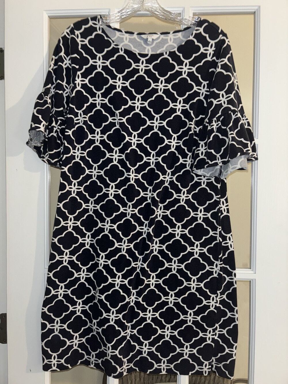 Crown & Ivy women’s navy white geometric pattern ruffle sleeve shift dress small